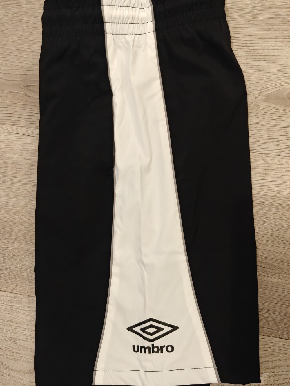 Umbro Black/White  Men's Small Brand New With Tags